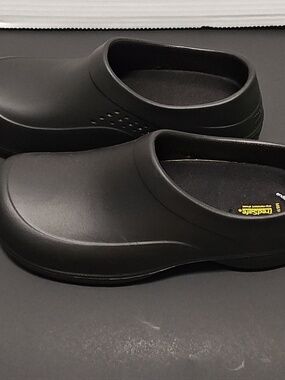 Black TredSafe Clogs